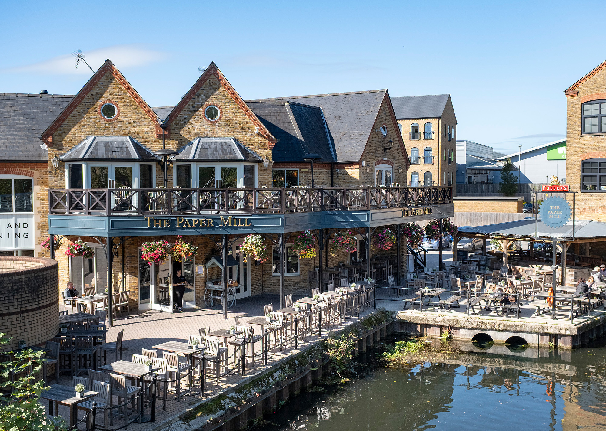 The Papermill Pub Apsley Marina
